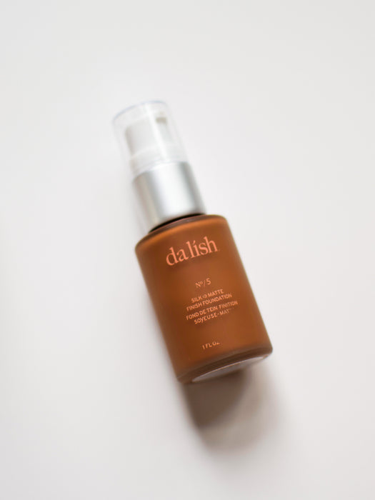 da lish Skin Perfecting Foundation