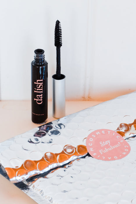 THE MASCARA BLACK & BROWN BLACK.
